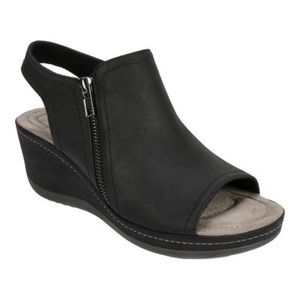 Cliffs Farrell Wedge Sandal